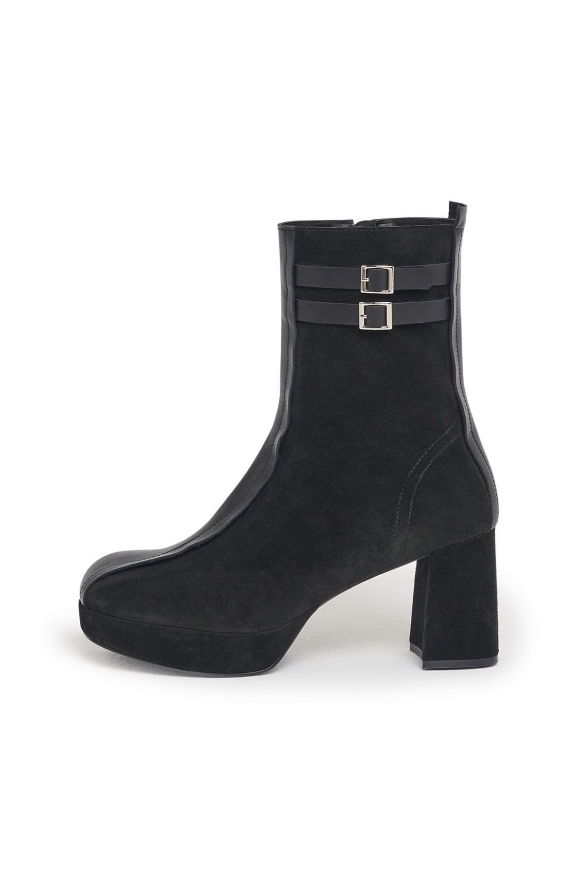 ROUND ANKLE BOOTS IN BLACK
