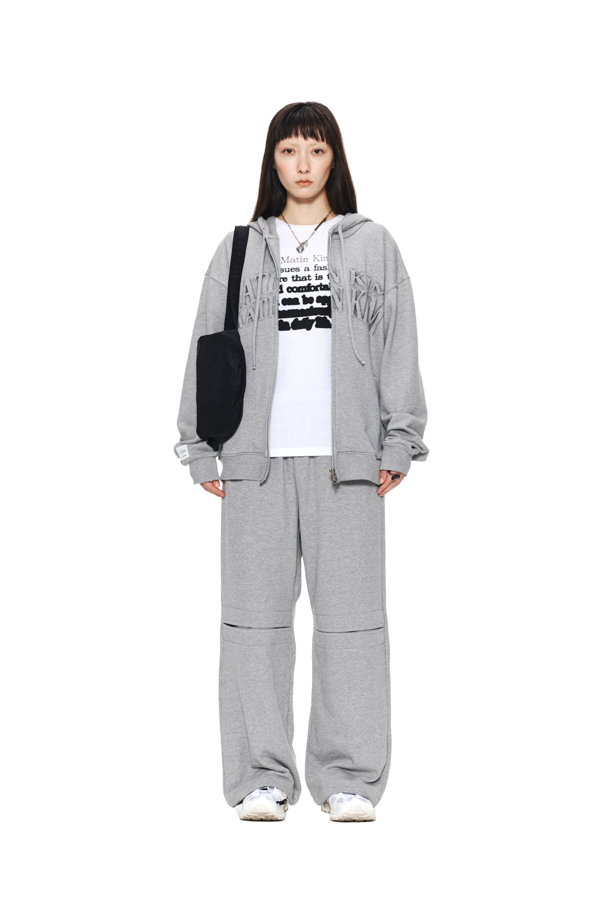 KNEE CUT OUT SWEATPANTS IN GREY